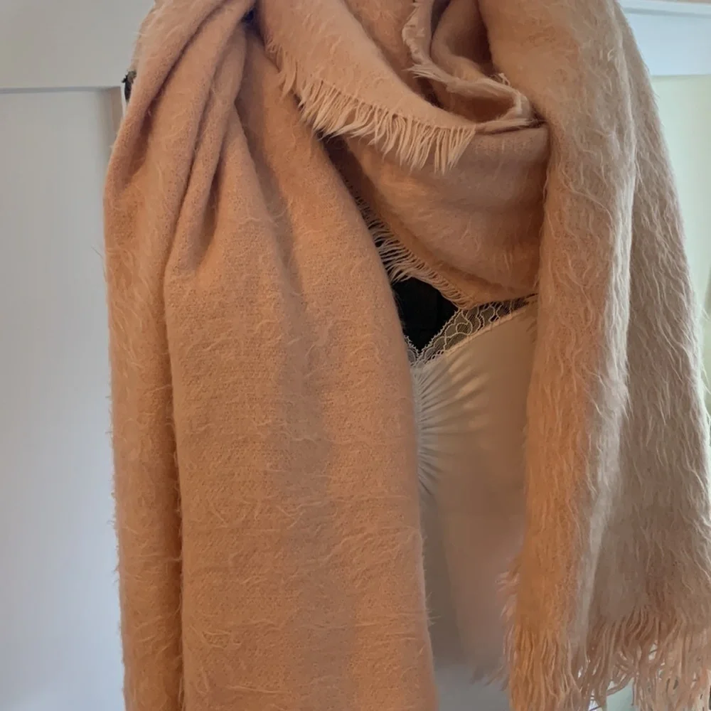 Soft pink blush fabric Forever 21 NWT extra large soft cozy one size fringy fun